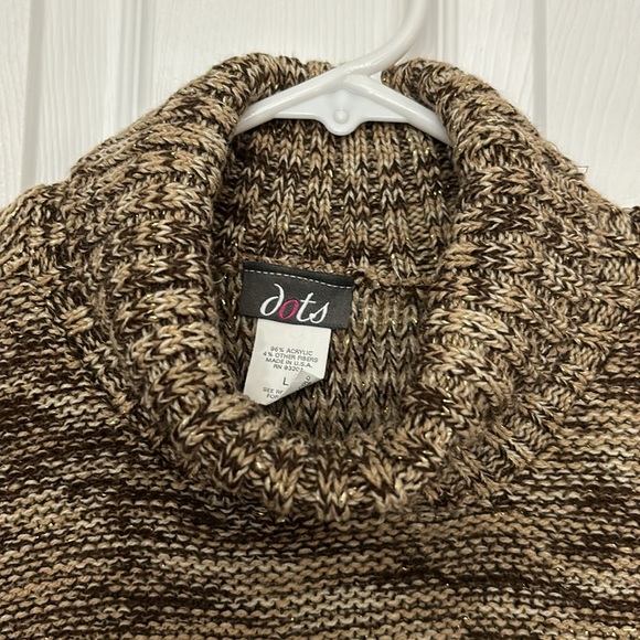 Short sleeve knitted L sweater
96% acrylic 4% other fibers - Picture 3 of 5